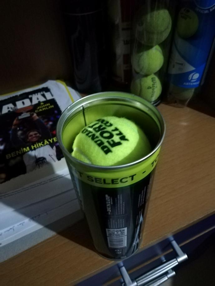 Yeni açılmış tenis topu kutusunun kokusunu biliyor musunuz?
