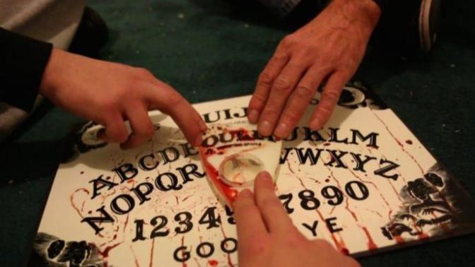 Kahve fincanı ve Ouija (Cin) tahtası kullanarak Ruh/Cin/Ölü çağırmak mümkün müdür?