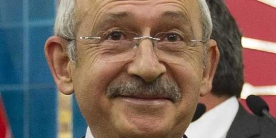 Ülkedeki erkek siyasetçilere dair yakışıklılık, seksilik ve çapkınlık odaklı sorularda hep Berat Albayrak 1. olmuş. Görüşün nedir?