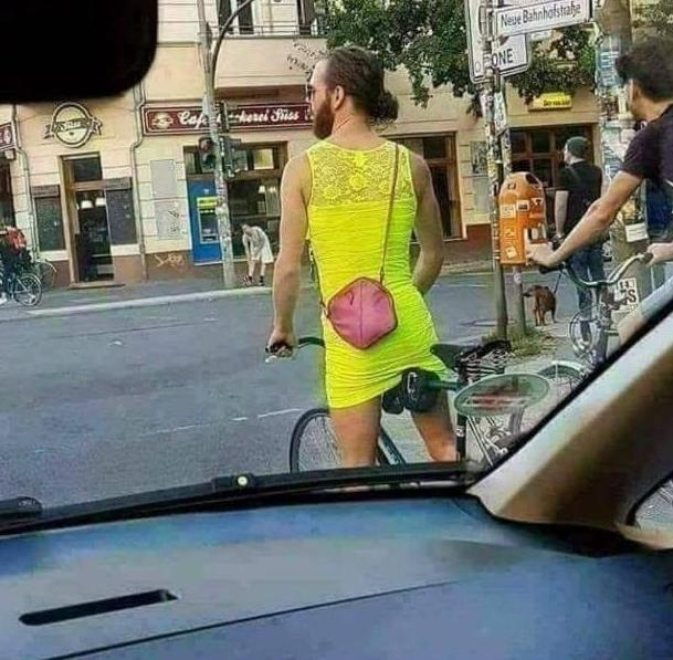 Siz söyleyin, bu elbiseye bu çanta uymuş mu? ( Resimli ) ?