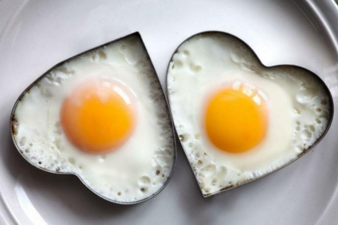 Kahvaltıda omlet mi yağda yumurta mı tercih edersiniz?