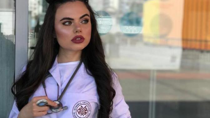 Elif Ay mı, Berika Demir mi?