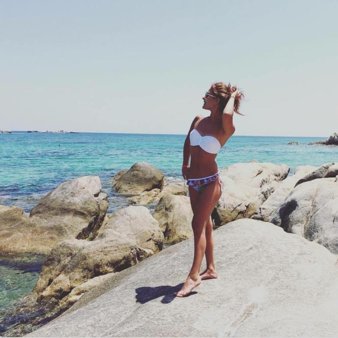 Bikini siyah mı olmalı beyaz mı?