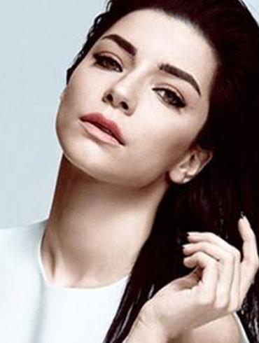 Sizce Dua Lipa anlatıldığı kadar güzel mi, yoksa bir miktar abartılıyor mu?