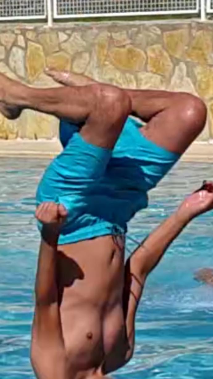 Deniz sezonu açıldı: Slip mi, şort mu? Hangisi erkeklere daha çok yakışıyor?