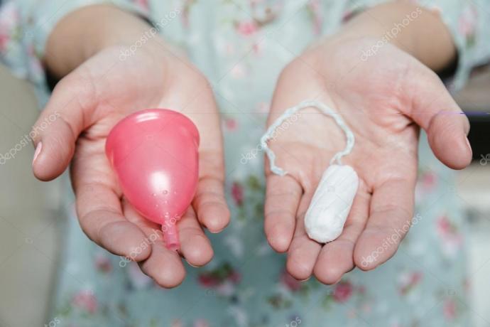 Kızlar, Menstrual Kap / Adet Kabını kullanan var mı? bunu içinizde mi taşıyorsunuz? Amuda kalktığınızda ne oluyor :)? Resimli?