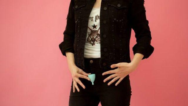 Kızlar, Menstrual Kap / Adet Kabını kullanan var mı? bunu içinizde mi taşıyorsunuz? Amuda kalktığınızda ne oluyor :)? Resimli?