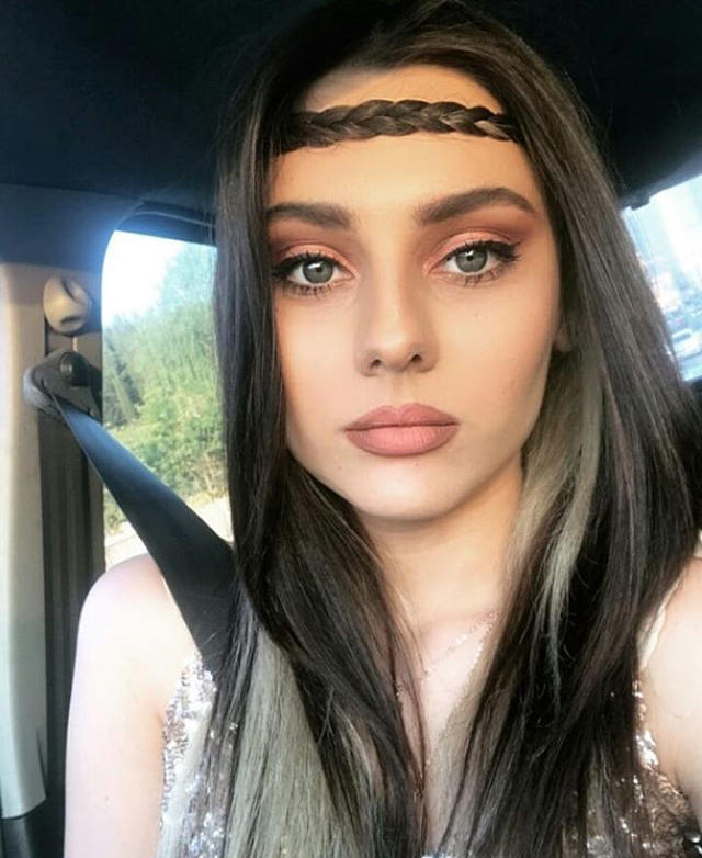 Arkadaşlar sizce 2017 survivora katılan Tuğçe Melis Demir güzel mi?