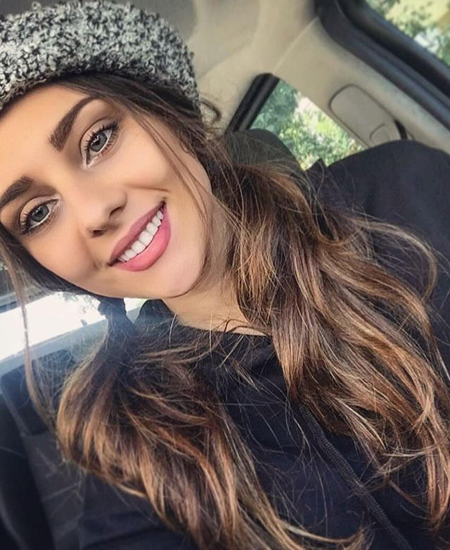 Arkadaşlar sizce 2017 survivora katılan Tuğçe Melis Demir güzel mi?
