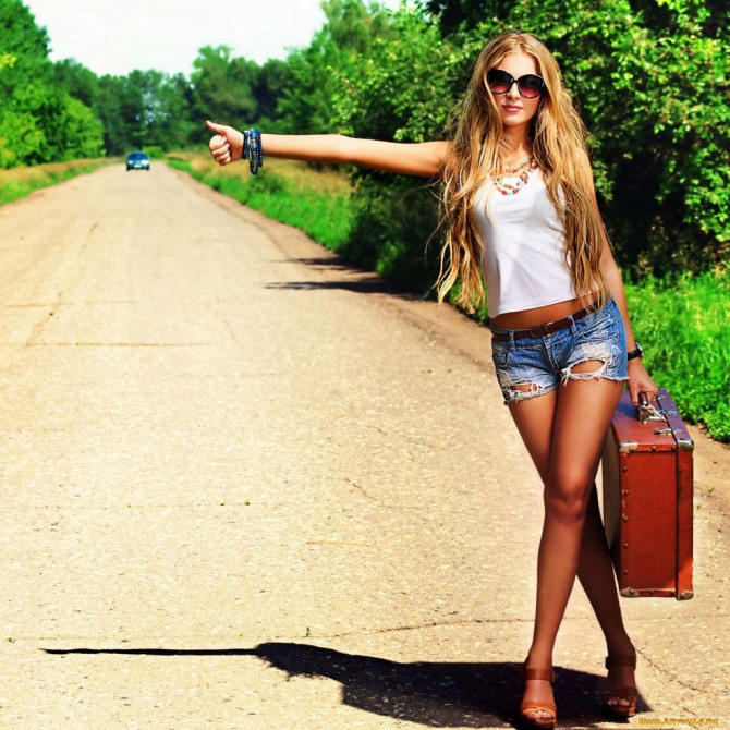Sevgiliniz yol kenarında otostop çeken seksi kızı arabaya almak istese ne tepki verirdiniz?