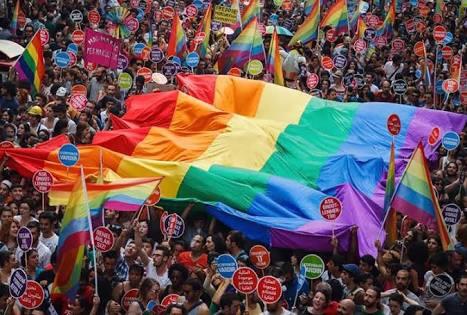 Bugün “Onur Yürüyüşü” vardı. LGBT’i destekliyor musunuz? 🌈?
