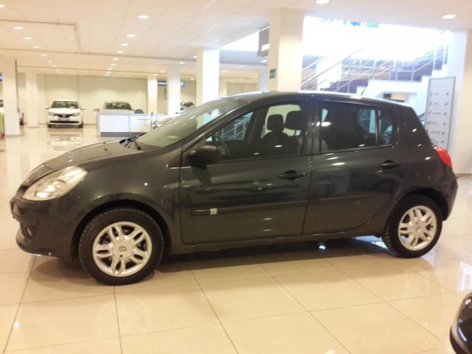 2005 ya da 2008 clio mu, 2004 model nissan micra mı? ikisi de 25 bin tl pazarlık yapmadık henüz?