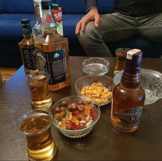 Herkese yetecek kadar viskiy miz var 🙂 kim şu an bu ortamda olmak isterdi?