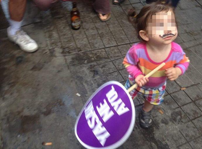 Çocukların LGBT yürüyüşüne götürülmesi çocuk istismarı değil midir?