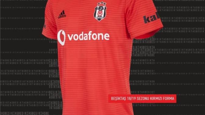 Erkek adam renkli takım tutmaz diyen Beşiktaş gönüllüleri bu forma da renksiz mi yani :D?