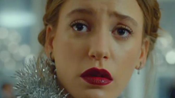 Linkteki ruju arıyorum! Serenay Sarıkaya'nın Medcezir'de kullandığı ruj nedir?