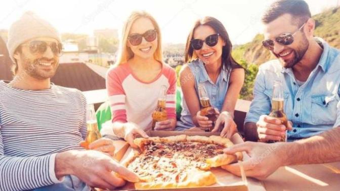 Sevgiliniz sizinle buluşacağı gün sizi ekip arkadaşları ile buluşmaya giderse tepkiniz ne olur?