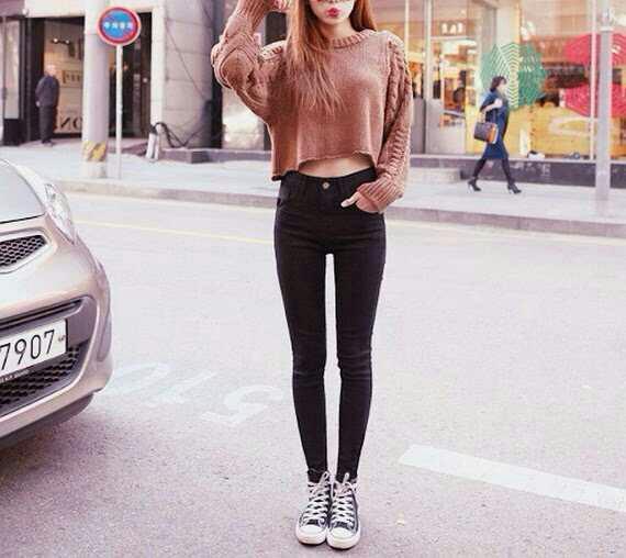 Sizce crop top modelleri yazın vazgeçilmezi mi? Sizin crop top kombininiz nedir??