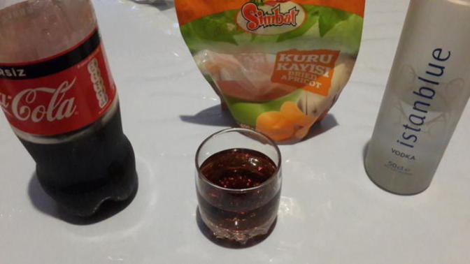 Kola ile votka içilir mi?