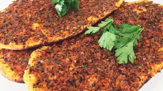 Lahmacun-Ayran mı, Lahmacun-Kola mı yoksa Lahmacun-Çay mı🤔Veya Lahmacun'u hangi içecekle içersiniz?👀?