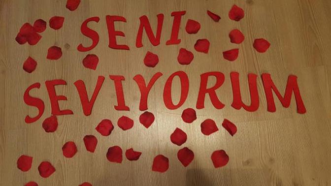 Yolda yürürken sizi seviyorum desem ne dersin?