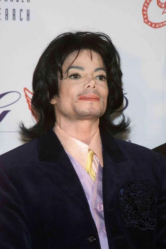 Michael Jackson'ın sakalları nasıl görünüyor?