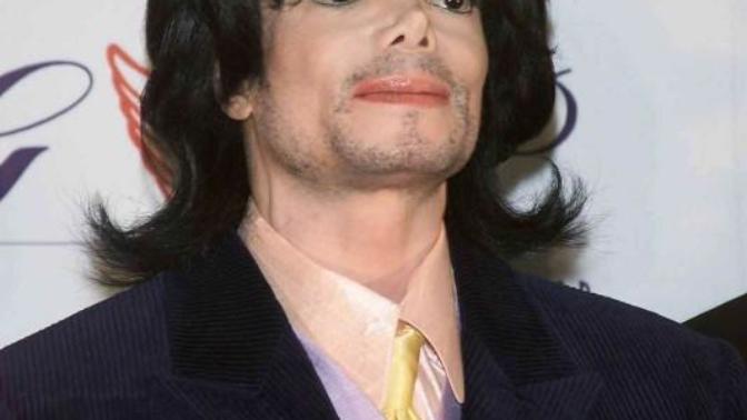 Michael Jackson'ın sakalları nasıl görünüyor?