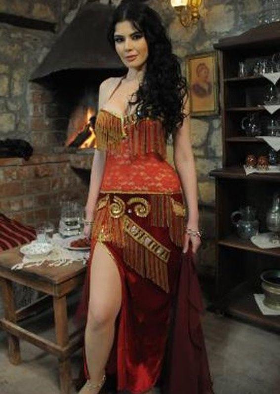 Minyon kızların neresi seksi ya uzun boylu taş gibi kızlar varken?