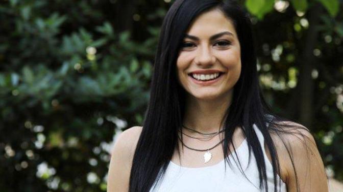 Demet Özdemir güzel mi sizce?