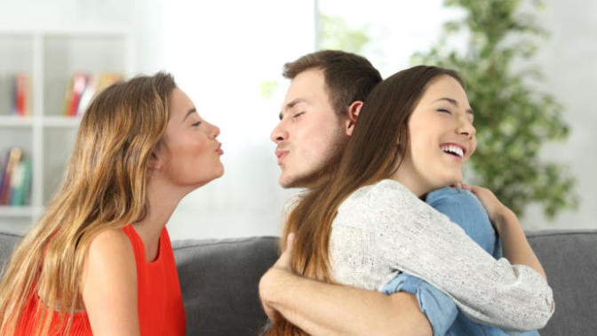 Evli erkek sevgilisi için karısından boşanır mı?
