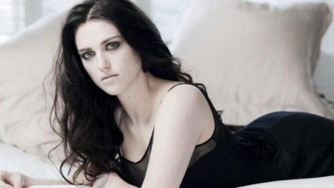 Siyah saçı taşımak mı daha büyük cesaret ister yoksa kısa saçı mı?