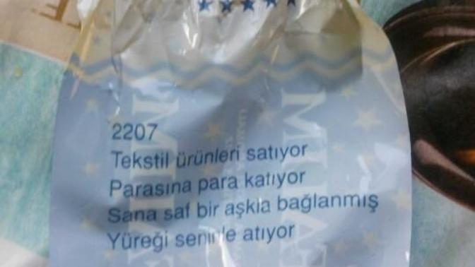 Bu falım sakızındaki yazıları yazanlar ne yaşamışlar bu kadar?