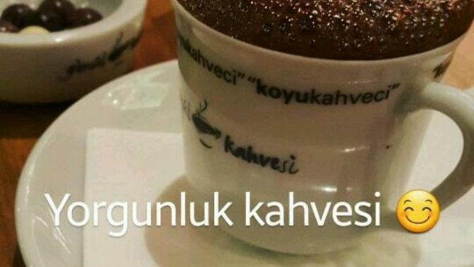 Hani yorgunluk kahvesi diye bir kahve vardir ya 😂Sizin yorgunluğunuzu atan içecek nedir?😀?