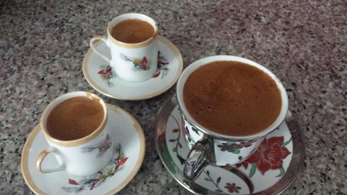 Benimle sabah kahvesi içmek isteyen var mı?