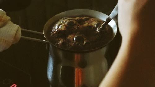 Benimle sabah kahvesi içmek isteyen var mı?