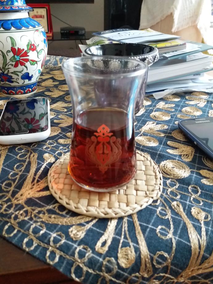 Benimle sabah kahvesi içmek isteyen var mı?