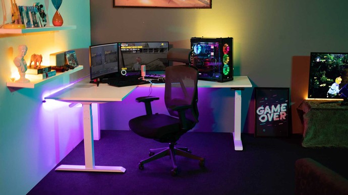 Bir gamerın masası ne kadar geniş ise gamer oyun bileşenlerini o kadar rahat konumlandırabilecektir.