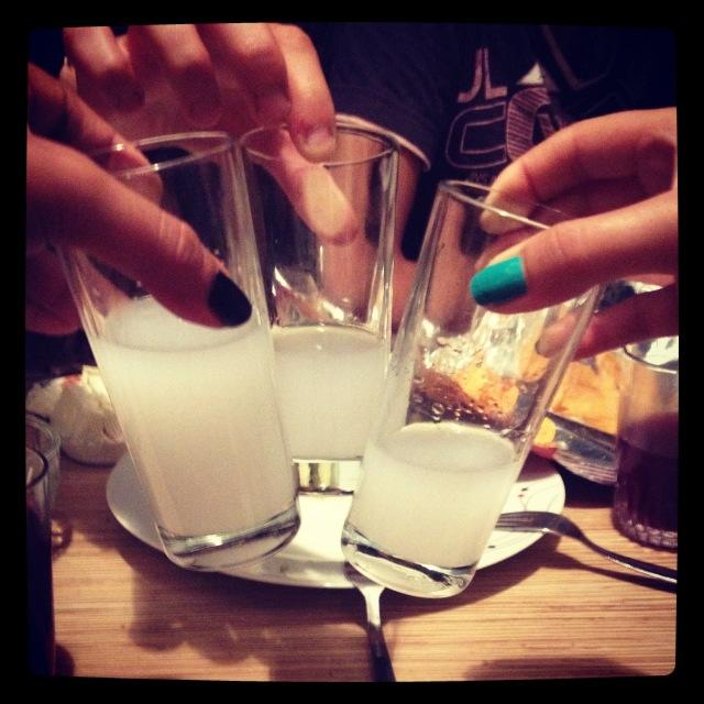 Rakı içen kızı nasıl bulursunuz? Bir kız rakı içebilir mi?