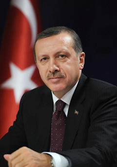 Atatürk mü daha karizmatik bir lider Tayyip Erdoğan mı?