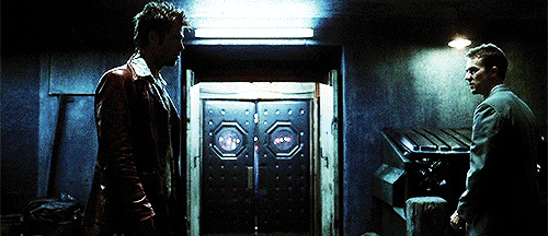 Kendimi aşırı derecede yıkık hissediyorum :S var mı bir tyler durden?