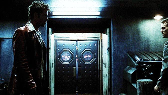Kendimi aşırı derecede yıkık hissediyorum :S var mı bir tyler durden?