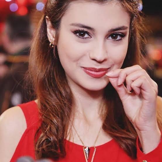 Hangi oyuncu daha güzel??