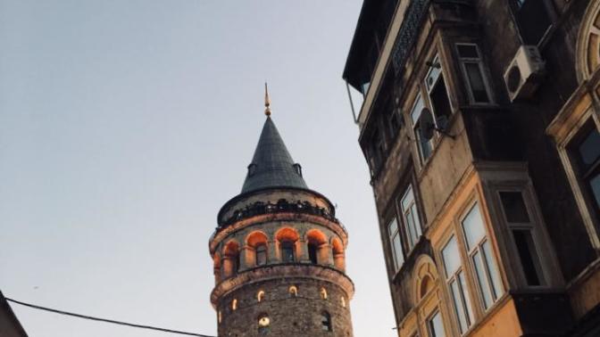 Galata’ya ilk kiminle çıkarsan onunla evlenirmişsin. Daha önce Galata Kulesi’ne çıkan oldu mu?