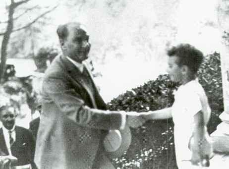 Cumhuriyet dönemi Atatürk temalı şiirler için ne düşünüyorsunuz?