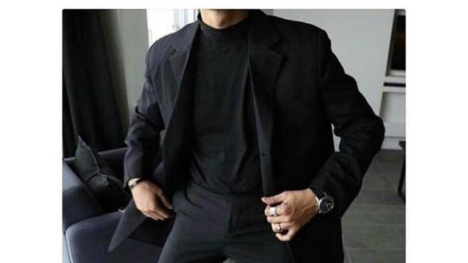 Siyah, simsiyah giyinmeyi sever misiniz? Böyle giyinen var mı?