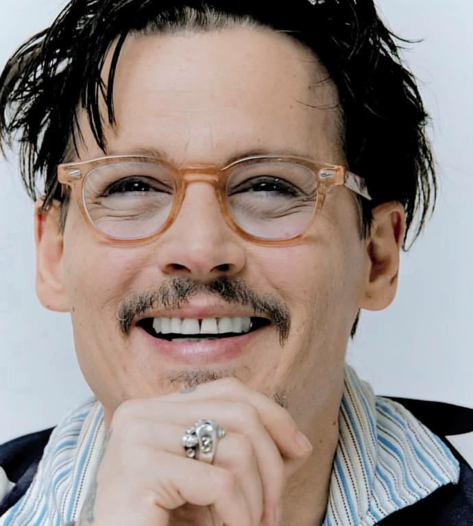 Johnny Depp'e bunu yapan hayat bize neler yapmaz gençler 🙄 Aranızda yaşlanmaktan korkan var mı?