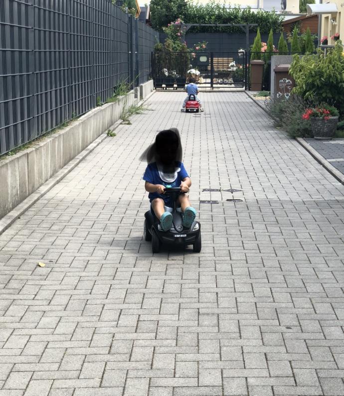 „sen o yollardan giderken ben dönüyordum“ dediginiz olay var mi?
