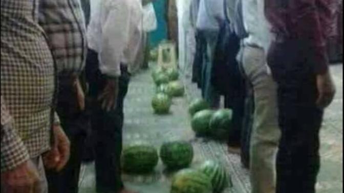 Karpuz eşliğinde namaz kılınır mı?