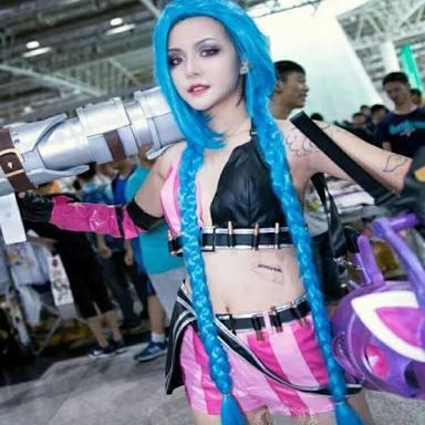 Cosplay yapan yetişkin kızlar hakkında ne düşünüyorsun?