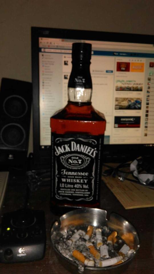 Alkol sever misiniz? İnsanı bazen çok rahatlatıyor.. Özellikle Jack Daniel's.. Sever misiniz?